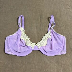 Victoria’s Secret tease unlined demi 34D